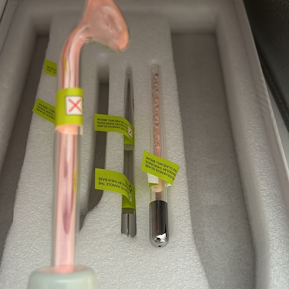 NuDerma Portable Handheld Skin Therapy Wand Machine w/Neon – Anti-Aging - Skin - Picture 5 of 12